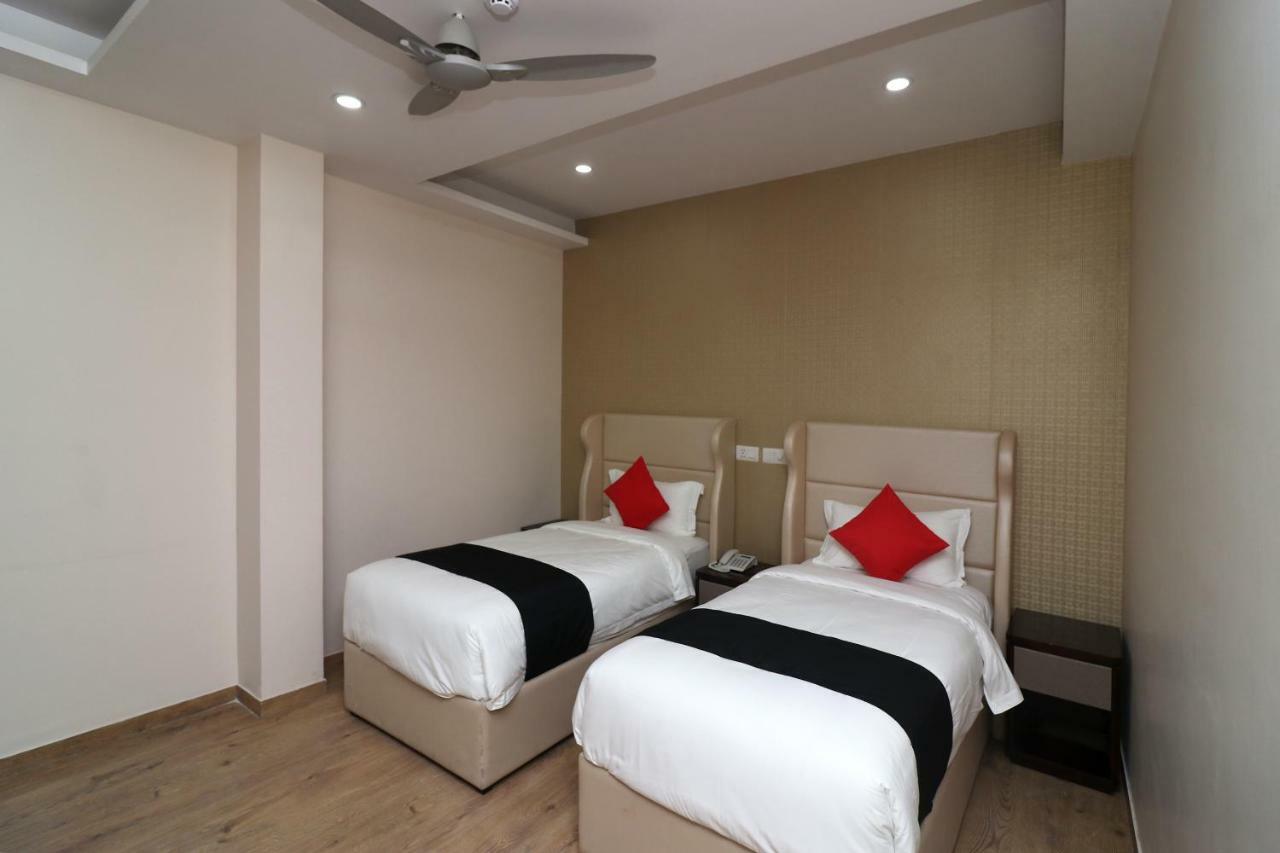 Capital O 37152 Naveen Continental Prayagraj Esterno foto