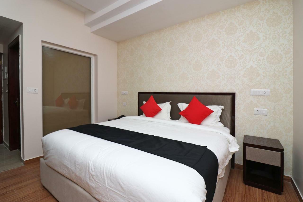 Capital O 37152 Naveen Continental Prayagraj Esterno foto