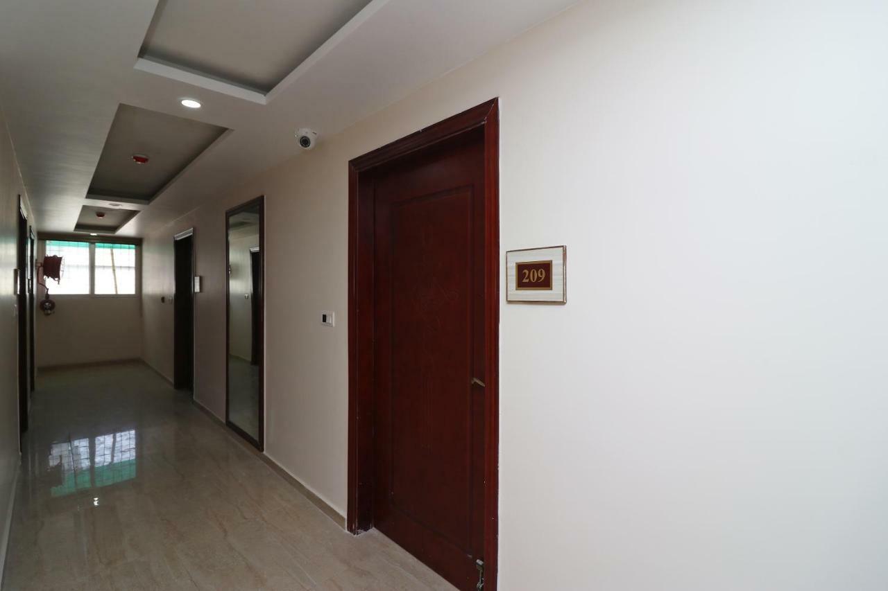 Capital O 37152 Naveen Continental Prayagraj Esterno foto