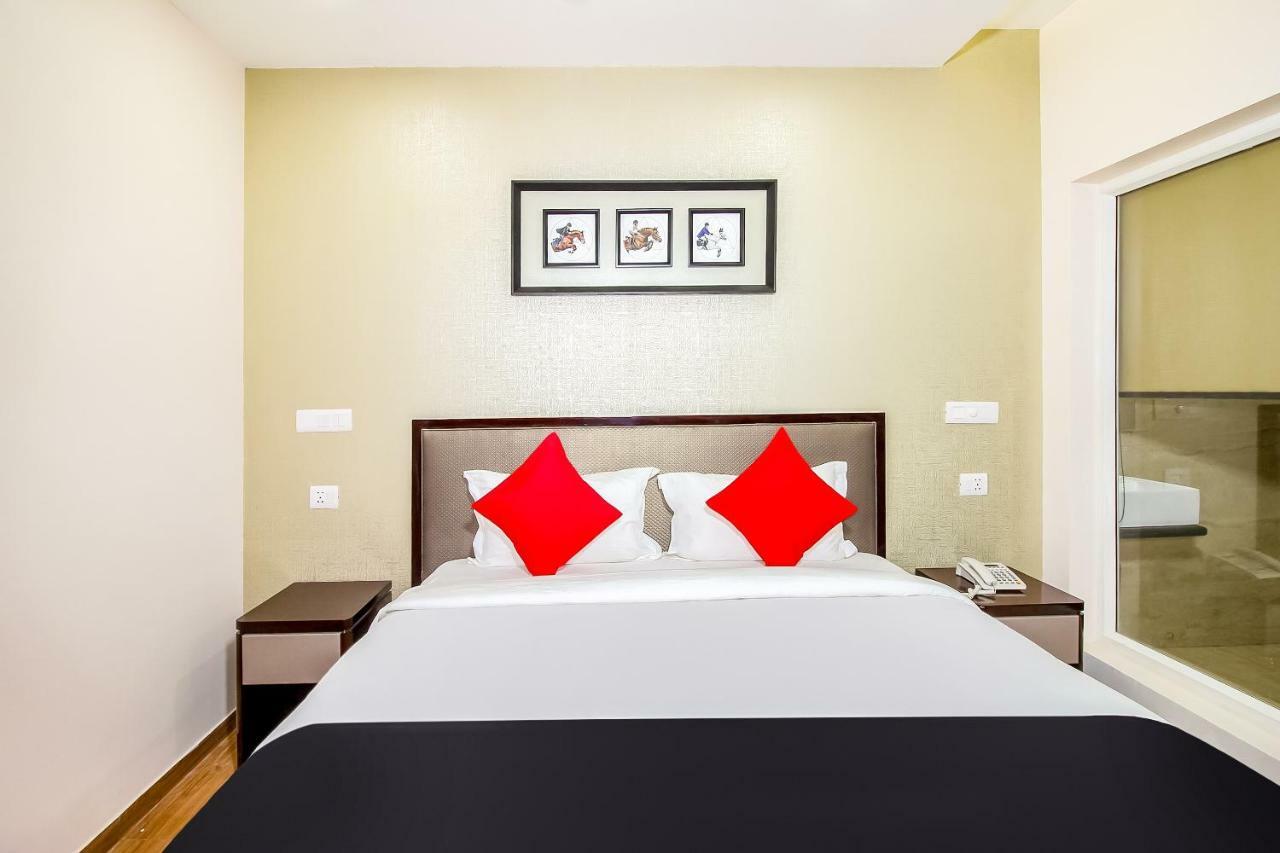 Capital O 37152 Naveen Continental Prayagraj Esterno foto